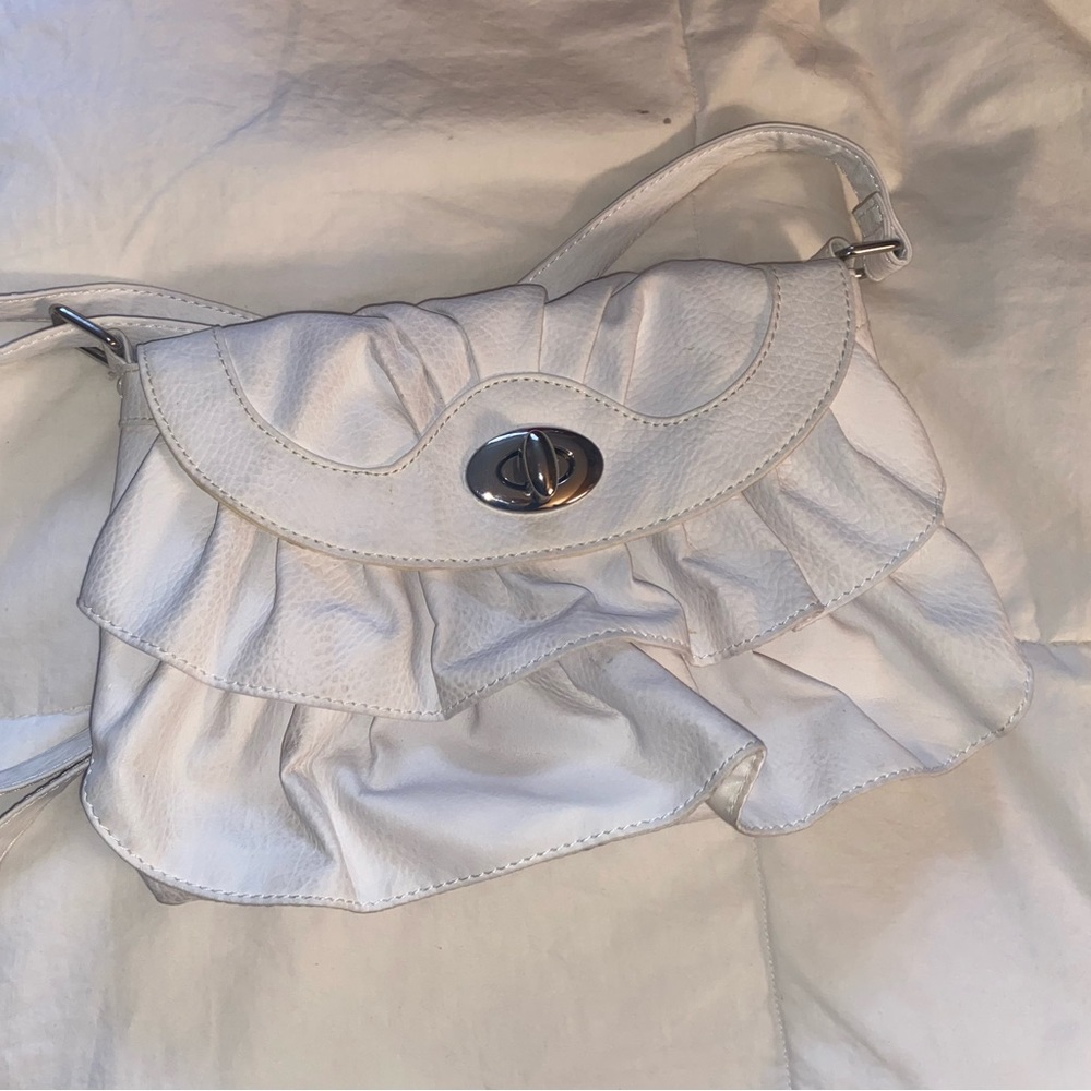 Y2K Candie’s White leather ruffle purse